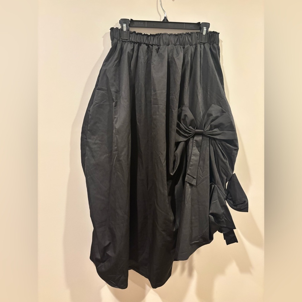 Gracia Black Asymmetrical Bubble Midi Skirt - Picture 10 of 12